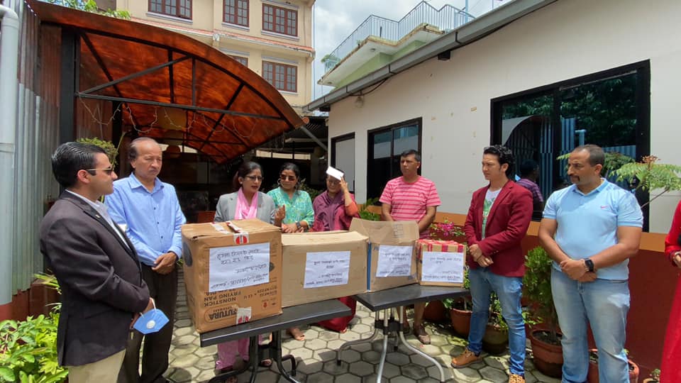हुम्लाका स्थानीय तहलाई स्वास्थ्य सामाग्री सहयोग